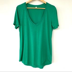 Aritzia, Babaton  v-neck t-shirt